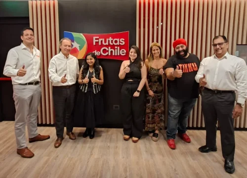 Influencers gastronómicos de India recorren Chile para contar su “viaje a la industria de la cereza y el arándano»