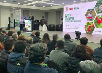 Agricultores de La Araucanía participan en seminario para fortalecer la producción regional de berries